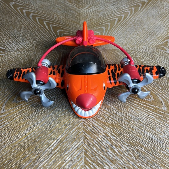 Fisher-Price IMAGINEXT Flying Tiger Shark Plane - Picture 2 of 7